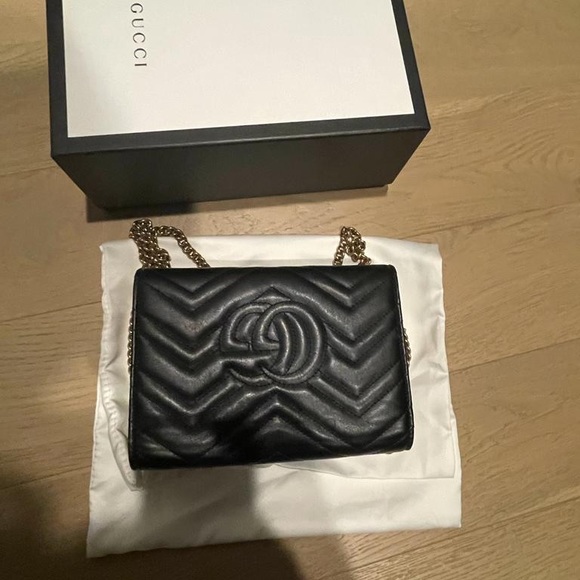 GG Marmont Bag. It’s in perfect condition. There is no signs of wear. - Picture 2 of 5